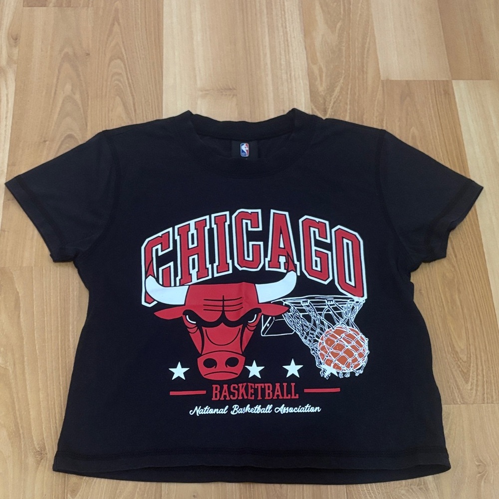 *NWOT* NBA Chicago Bulls Cropped Tee | SIZE JUNIOR’S M